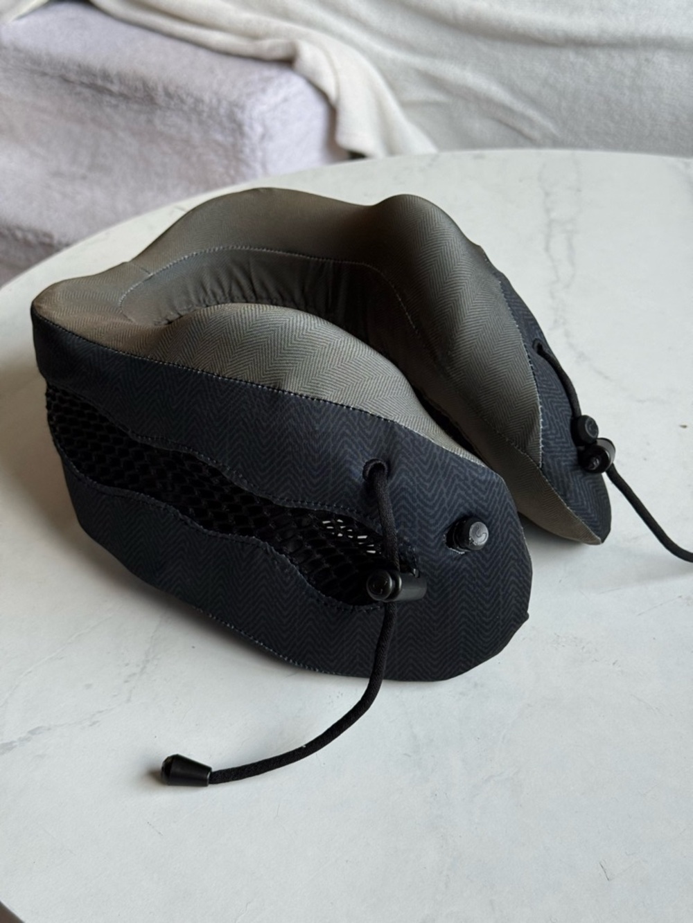 Cabeau Evolution Cool Travel Neck Pillow Memory Foam Washable Cover
